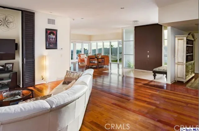1840 Deermont Road, Glendale, California 91207
