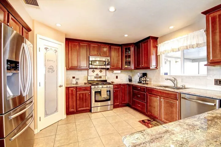31930 Via Del Senor, Juniper Flats, California 92548