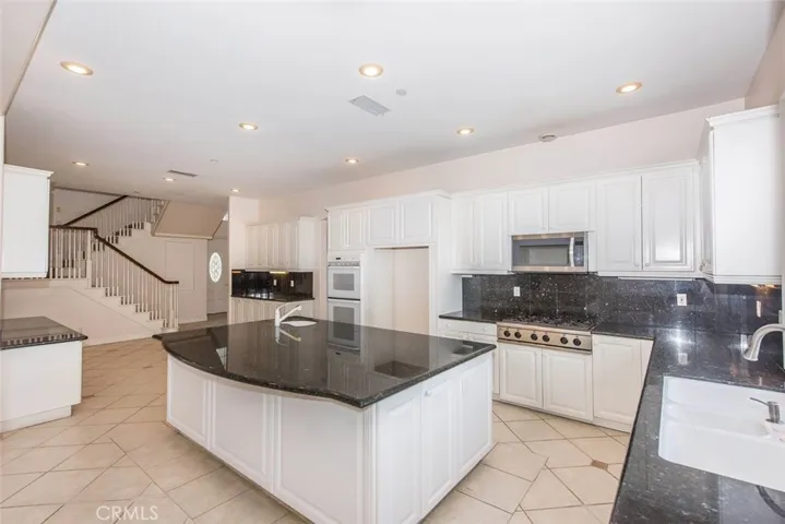 12278 Media Panorama, North Tustin, California 92705