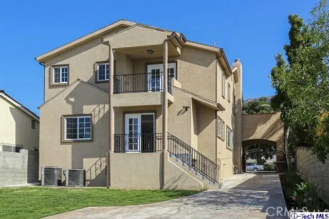 2066 Chilton Drive, Glendale, California 91201