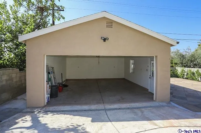 2066 Chilton Drive, Glendale, California 91201