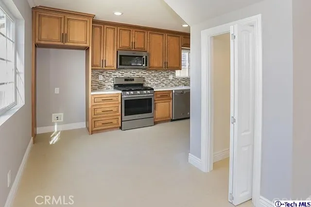 2066 Chilton Drive, Glendale, California 91201
