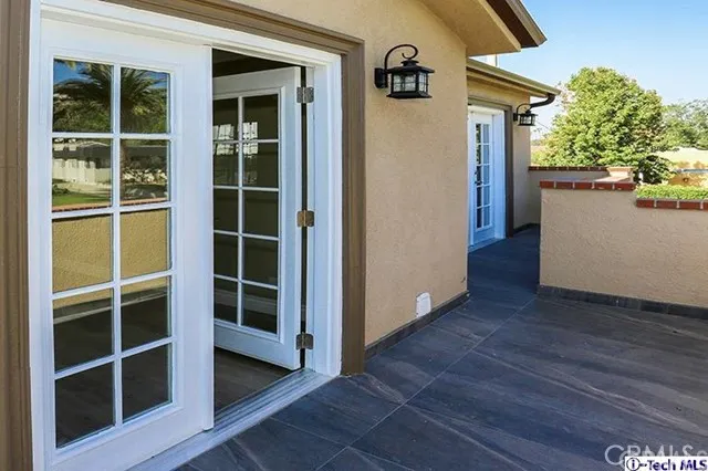 2066 Chilton Drive, Glendale, California 91201