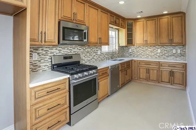 2066 Chilton Drive, Glendale, California 91201