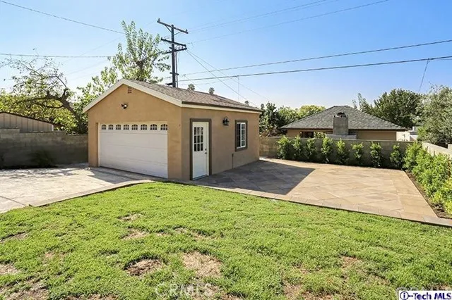 2066 Chilton Drive, Glendale, California 91201