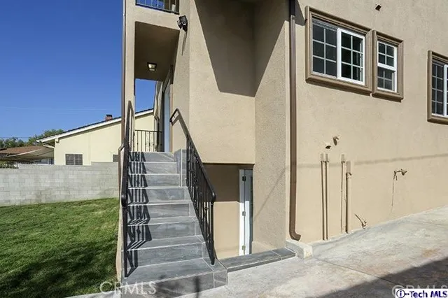 2066 Chilton Drive, Glendale, California 91201