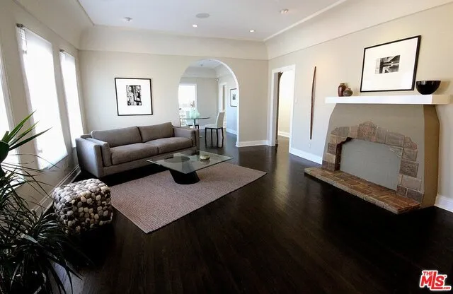 1036 Keniston Avenue, Los Angeles, California 90019
