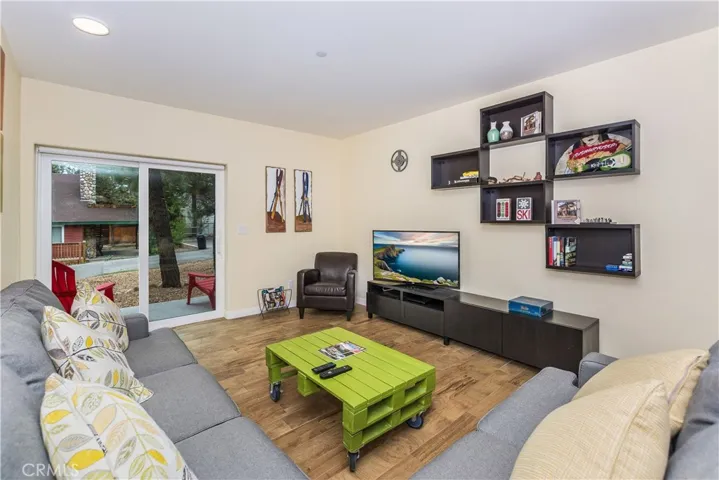 530 Wanita Lane, Big Bear, California 92315