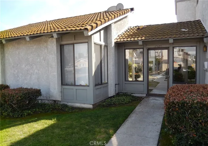 Gated entry building