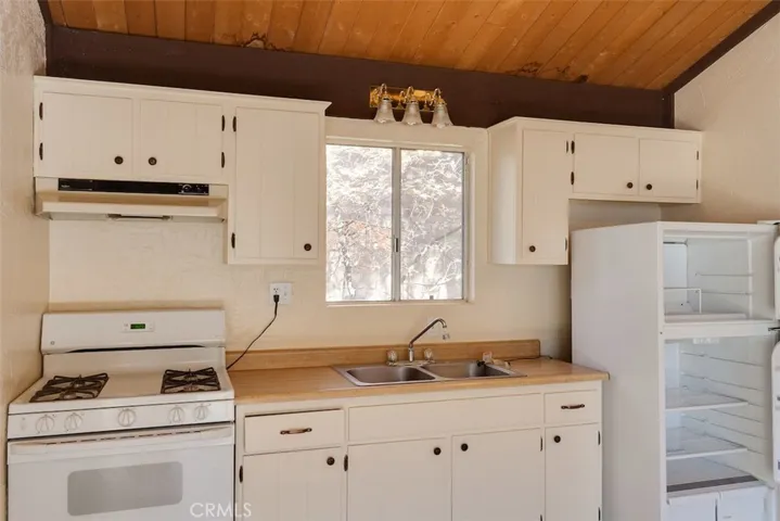 363 Vista Lane, Sugarloaf, California 92386