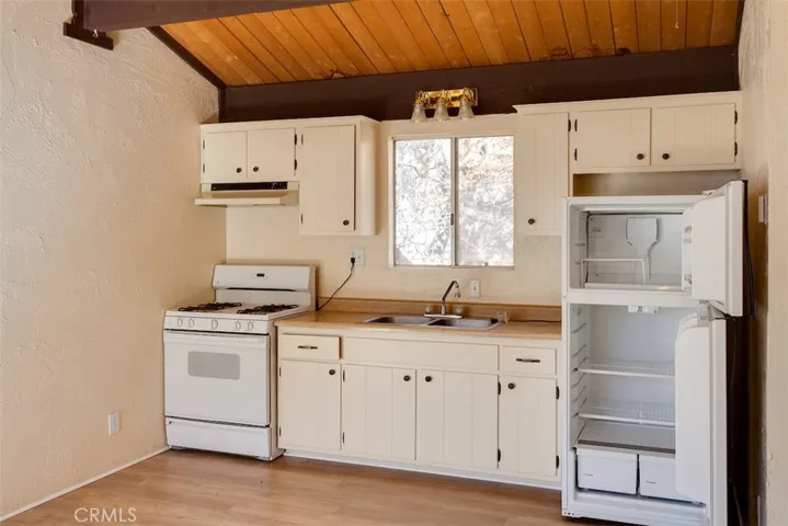 363 Vista Lane, Sugarloaf, California 92386