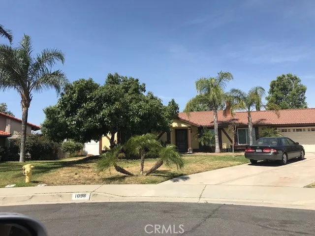 1098 W La Gloria Drive, Rialto, California 92377