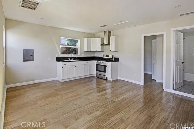 10563 Irma Avenue, Tujunga, California 91042