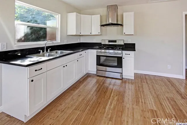 10563 Irma Avenue, Tujunga, California 91042