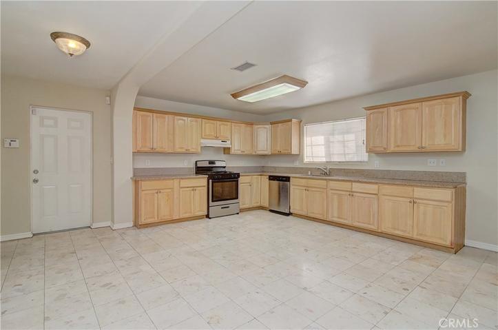 Wow again...talk about room for LARGE family meals...here is the place. Plenty of room for huge island too!