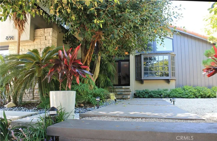 891 N Holly Glen Drive, Long Beach, California 90815