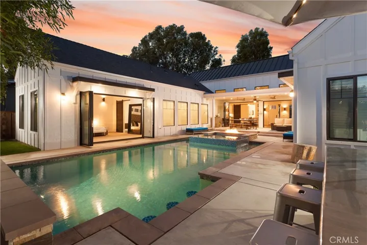 489 E 20th Street, Costa Mesa, California 92627