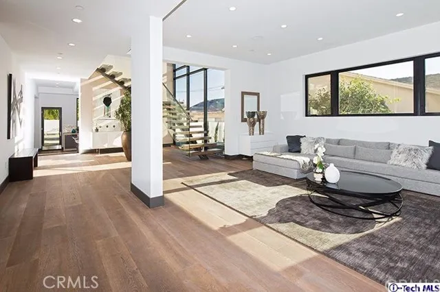 914 E Valencia Avenue, Burbank, California 91501