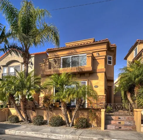 613 Frankfort Avenue, Huntington Beach, California 92648