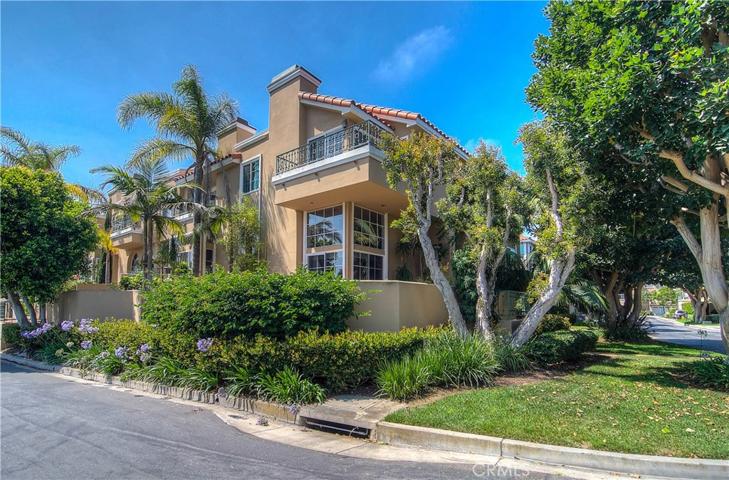 19446 Mountainview Lane, Huntington Beach, California 92648