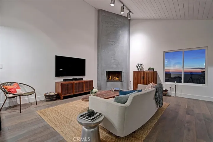 945 1st Street, Hermosa Beach, California 90254