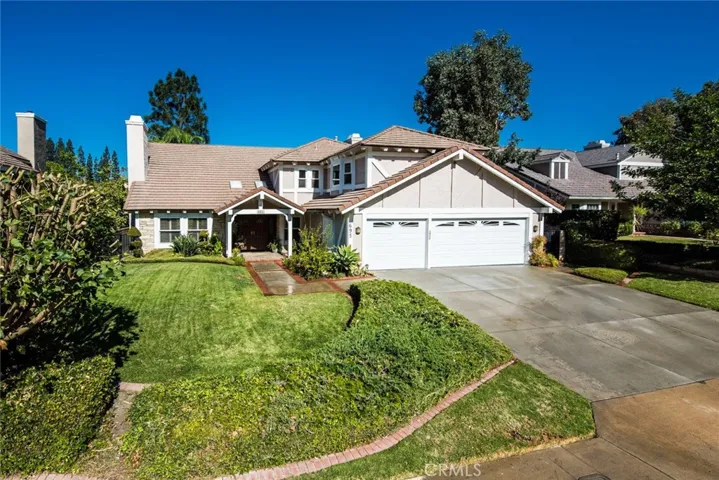 View from the street of this stunning 5 bedroom estate in the Renaissance community.