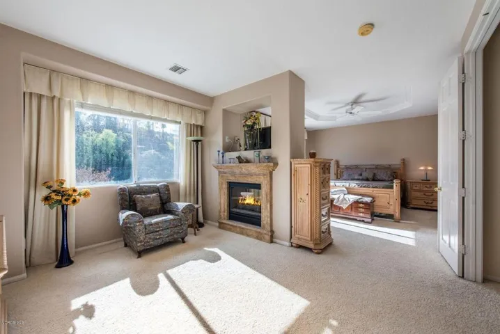 64 Mollison-sitting