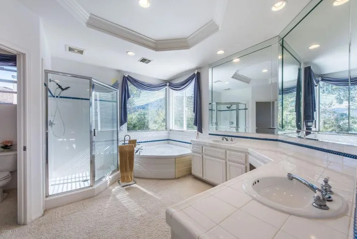 64 Mollison-master bath