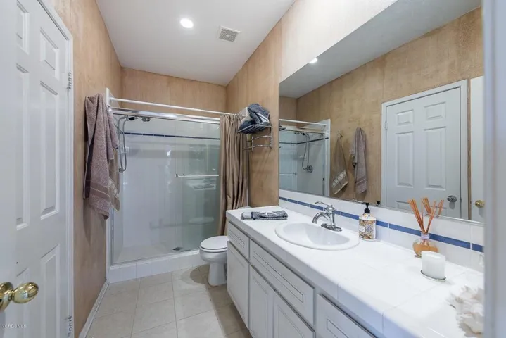 64 Mollison-downstairs bath
