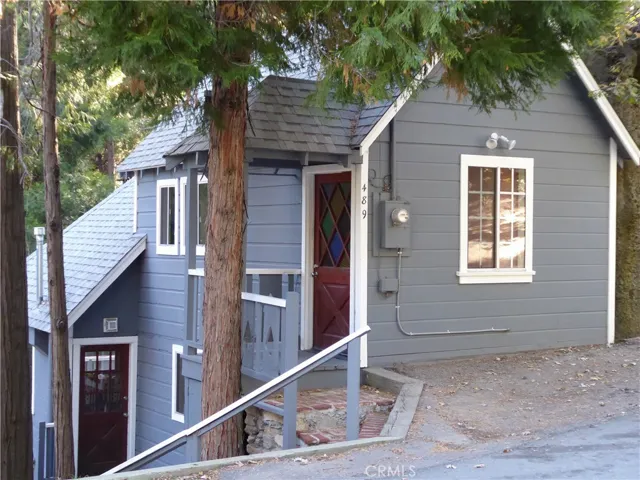 489 Clubhouse Drive, Twin Peaks, California 92391
