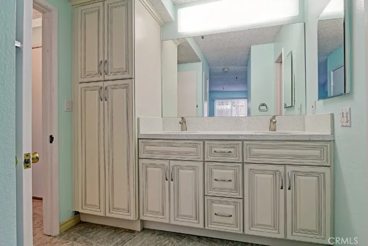 565 Esplanade 201, Redondo Beach, California 90277