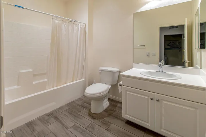 19Guest Bath