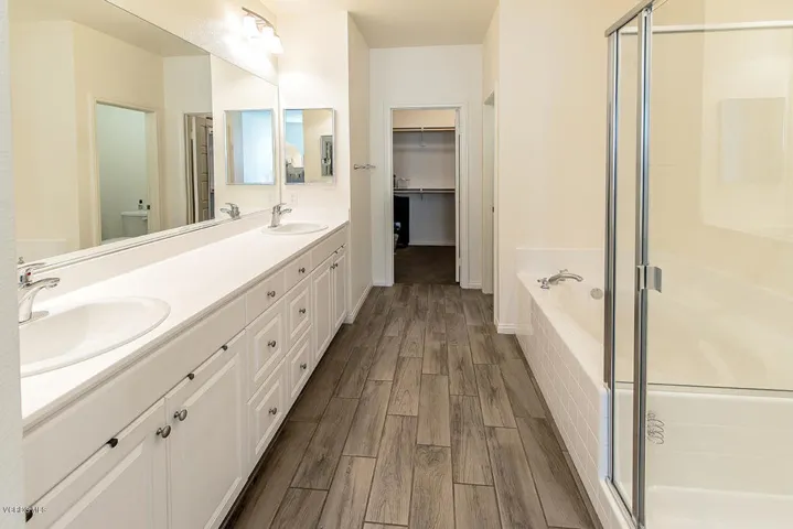 28Master Bathroom