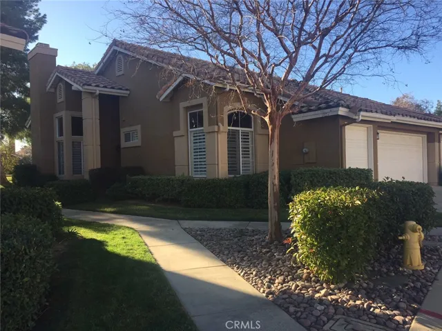 Beautiful End Unit with 2-Car Garage PLUS Golf Cart Garage!!
