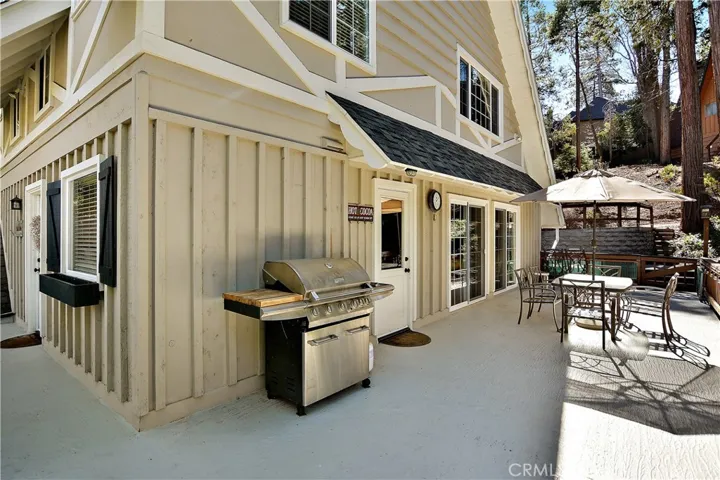 248 Corona Circle, Lake Arrowhead, California 92352