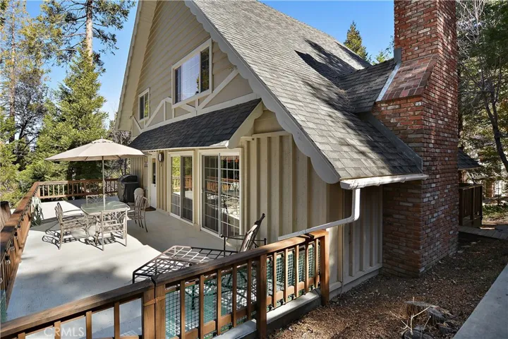 248 Corona Circle, Lake Arrowhead, California 92352