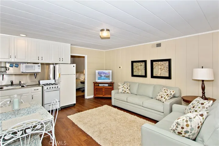 248 Corona Circle, Lake Arrowhead, California 92352