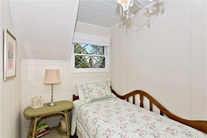 248 Corona Circle, Lake Arrowhead, California 92352