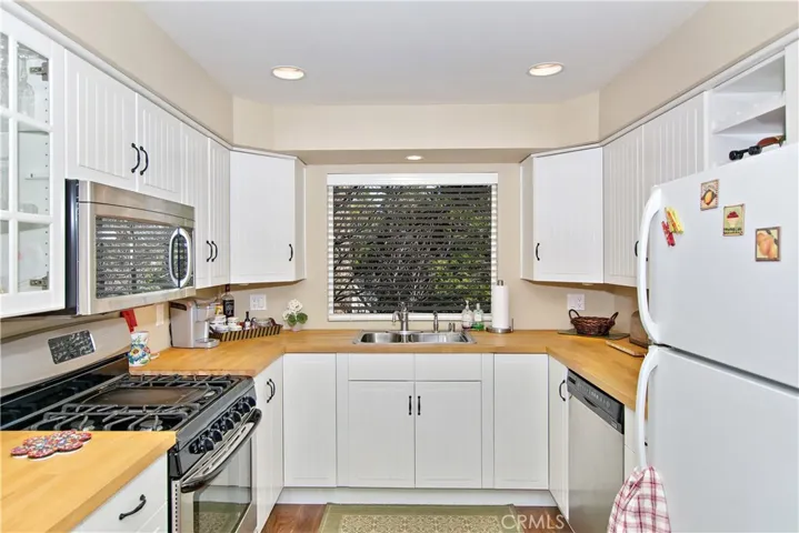 248 Corona Circle, Lake Arrowhead, California 92352