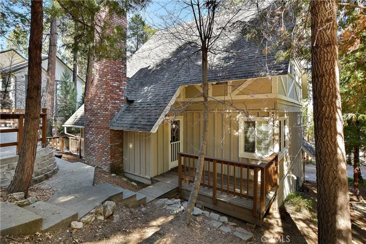 248 Corona Circle, Lake Arrowhead, California 92352