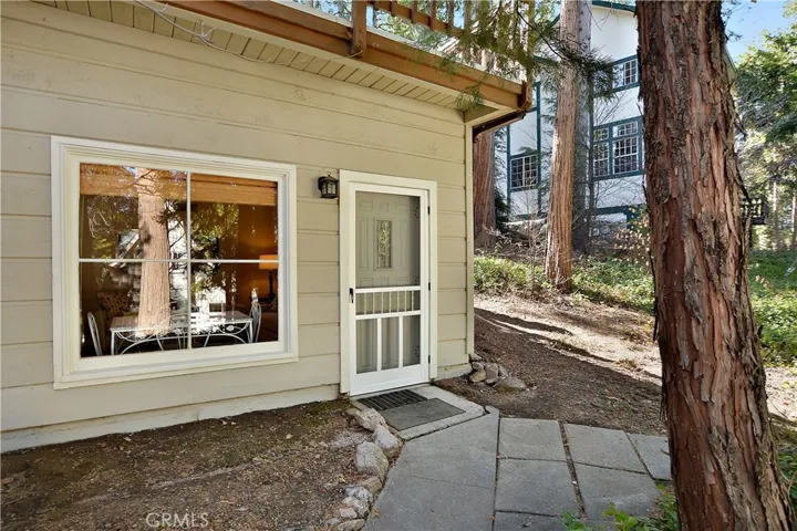 248 Corona Circle, Lake Arrowhead, California 92352