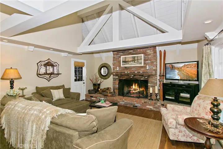 248 Corona Circle, Lake Arrowhead, California 92352