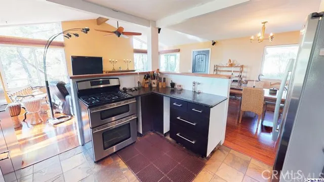 10752 Owens Place, Tujunga, California 91042