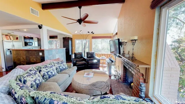10752 Owens Place, Tujunga, California 91042