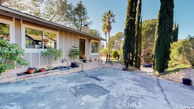 10752 Owens Place, Tujunga, California 91042
