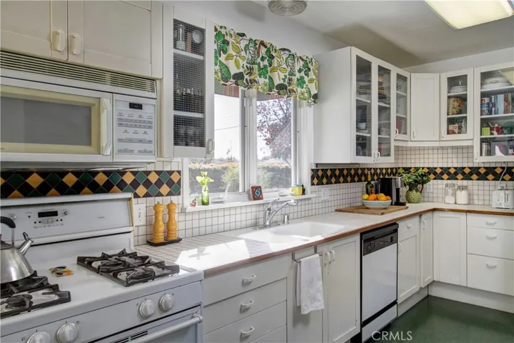 5212 Halifax Road, Temple City, California 91780
