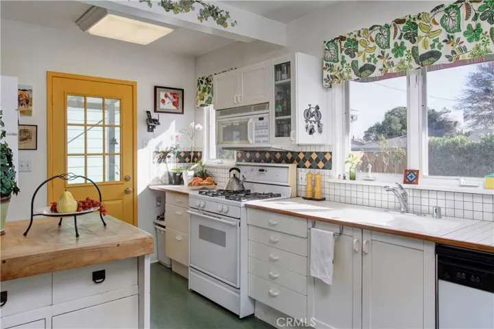 5212 Halifax Road, Temple City, California 91780