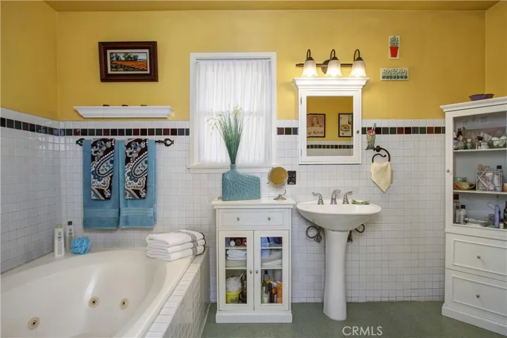 5212 Halifax Road, Temple City, California 91780