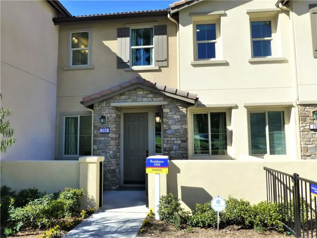 These are photos of the model home so you can have an idea of what to do with it.