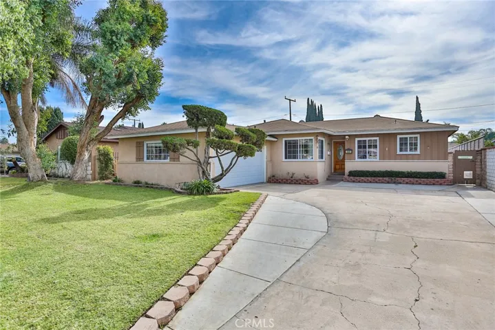 This wonderful highly upgraded east Anaheim home sits on a quiet cul de sac.